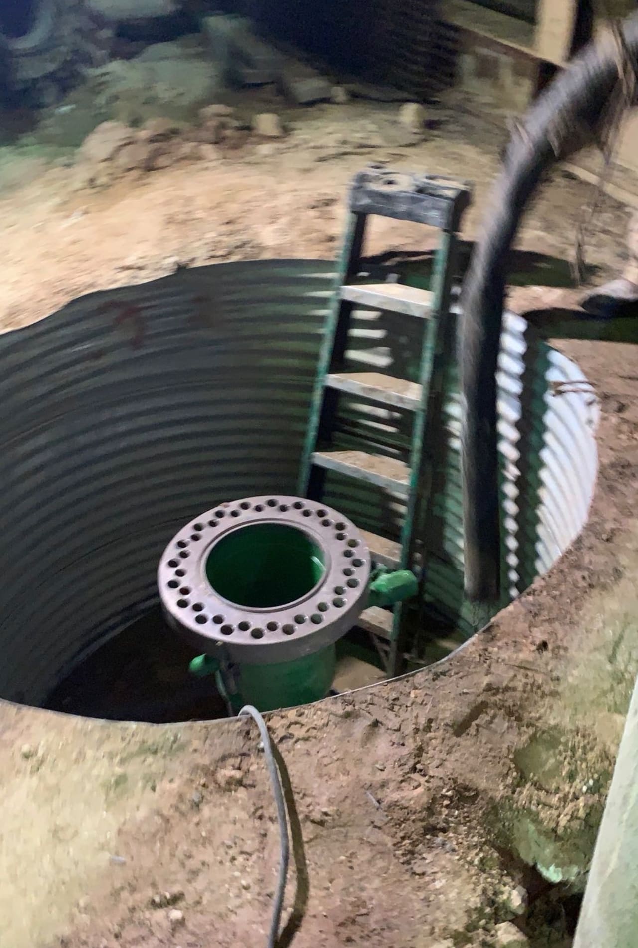 Wellhead cellar spool install